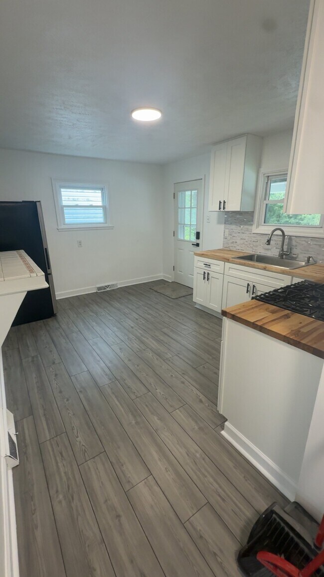 Photo - 2402 W Main St