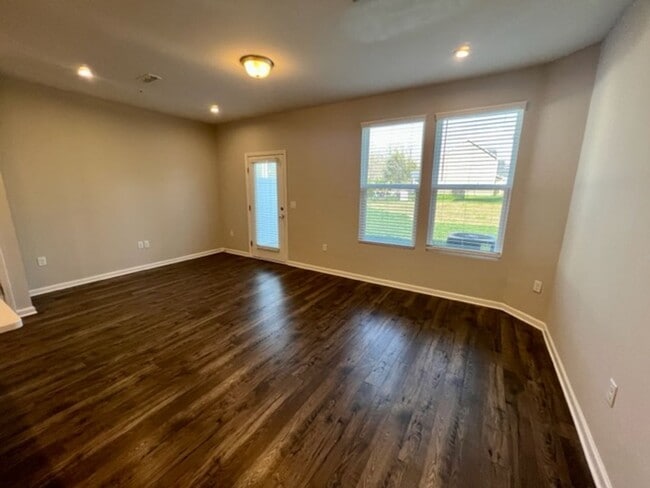 Photo - 3 Bed 2.5 Bath Townhome, Minutes from I-24 & The Avenue!