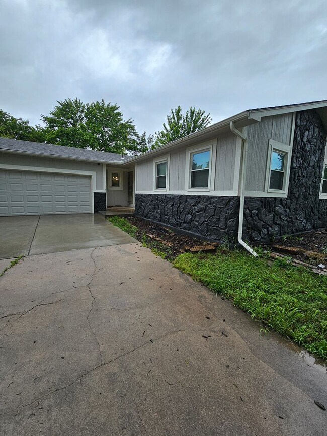 Photo - 3 Bedroom 2 Bath  Home in Bel Aire - Finis...