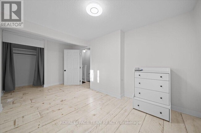 Photo - 135 Upper Lorne Pl
