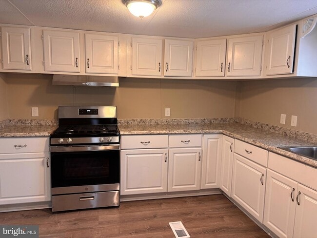 Photo - 7357 William Ave