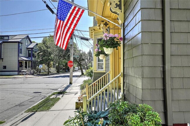 Photo - 35 Hammond St Unit 2