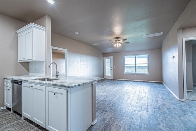 Photo - 1624 Highland Loop