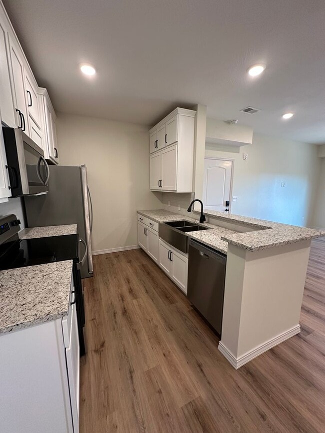 750 Windsor Ct Unidad GQ 105