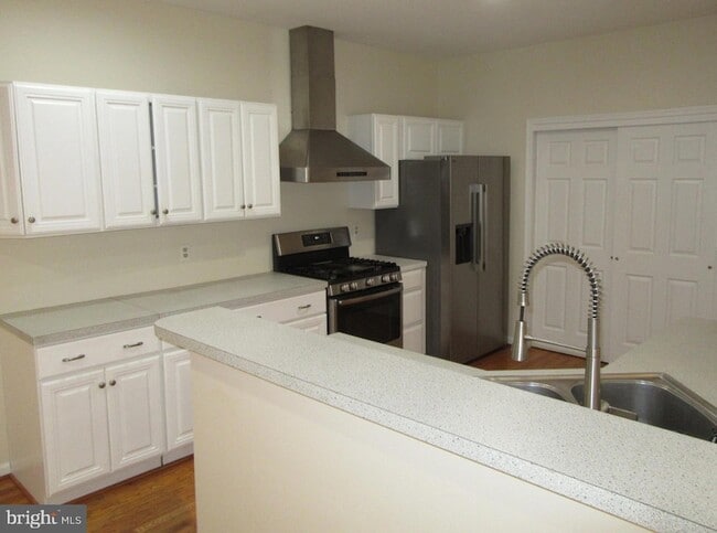 Photo - 525 Southampton Ln