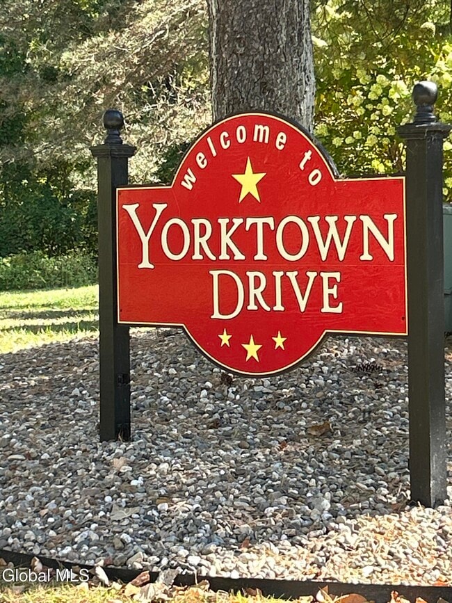 Photo - 212 Yorktown Dr