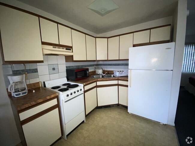 Building Photo - 522 Ridgewood Ave Rental