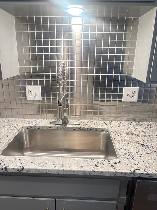 Photo - 404-406 S 9th Ave