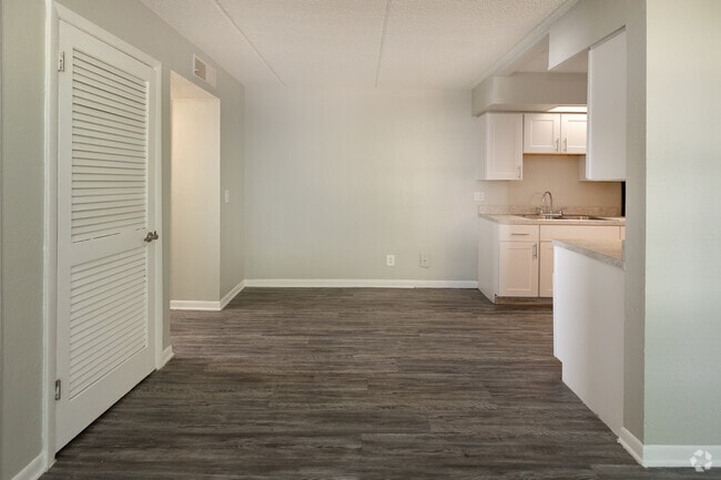 1BR,1BA-750SF-Dining room