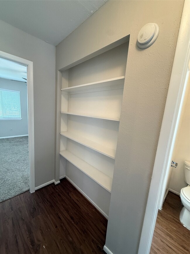 Building Photo - 923 Carrell St Unit D