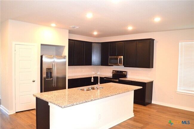 Photo - 1911 Meridian Lp