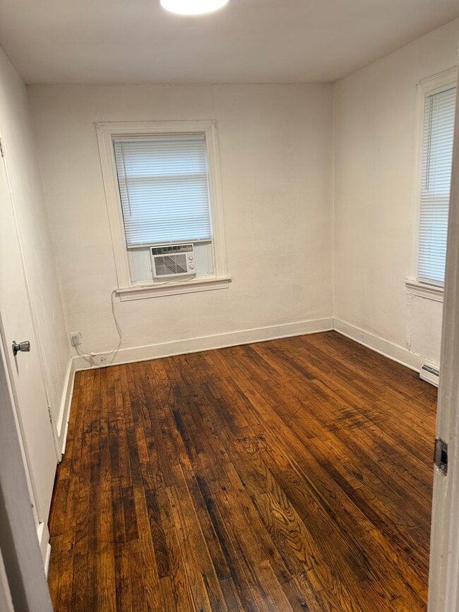 Photo - 808 D St