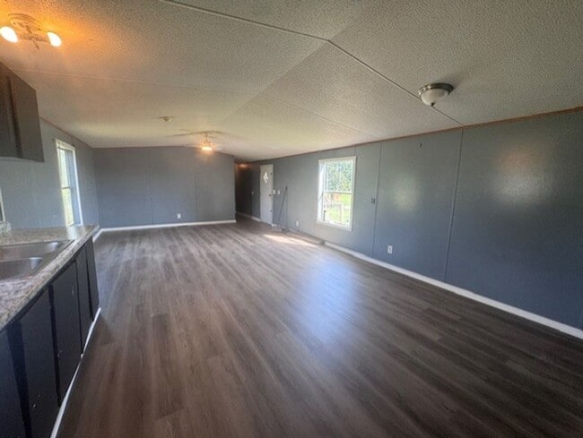 58 Lakewater Dr