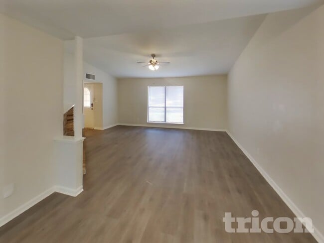 Photo - 2106 Newbury Dr