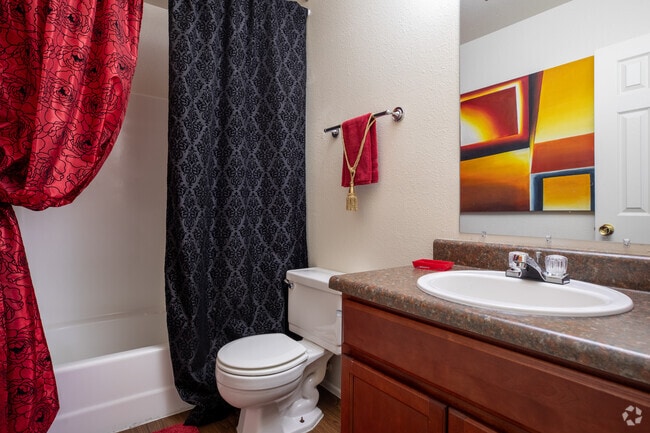 Santorini - 2 habitaciones, 2 baños - Baño principal - Santorini Villa Apartments