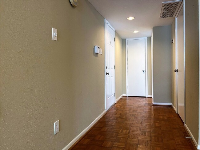 Photo - 751 Bering Dr