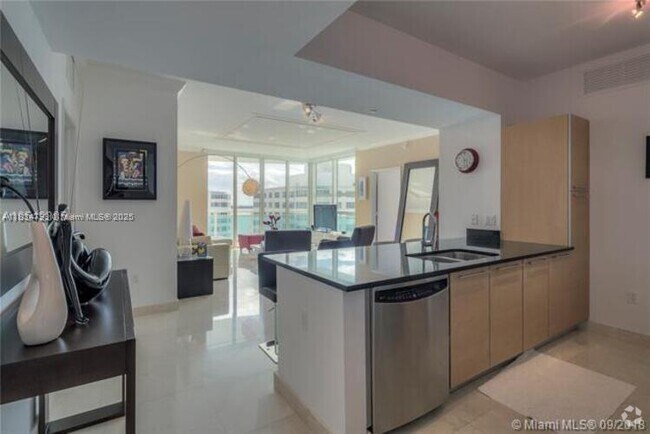 Building Photo - 950 Brickell Bay Dr Unit 1711 Rental