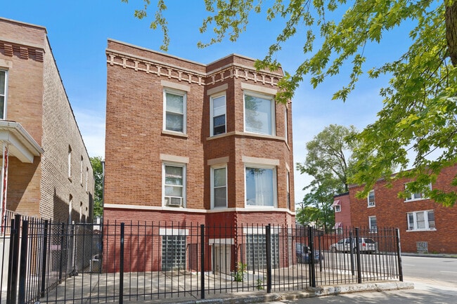 Building Photo - 3456 W Augusta Blvd Unit 1E Rental