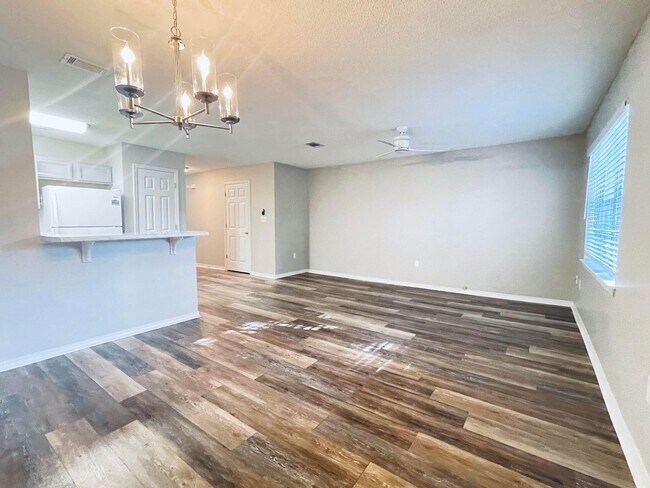 Photo - 214 Tooke St