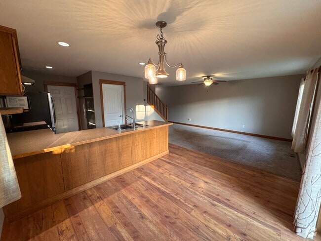 Building Photo - 5485 Glenellen Dr Unit 2 Rental