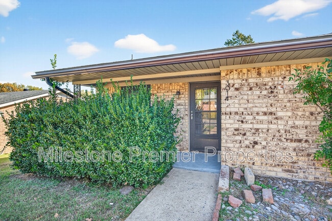 Photo - 3014 Jennifer Ave