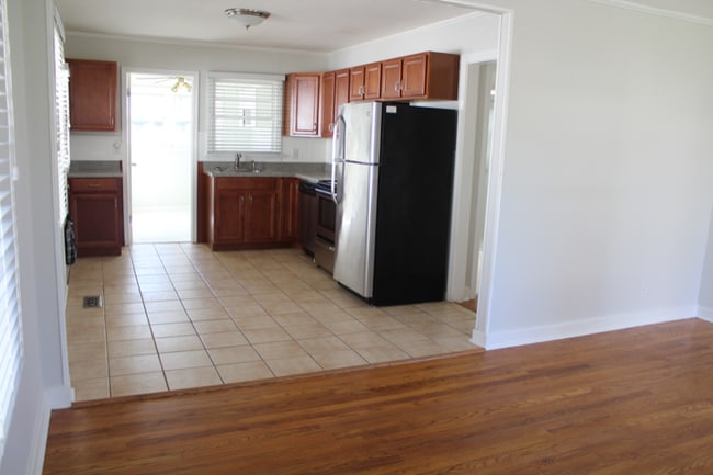 Photo - 704 N Barton St