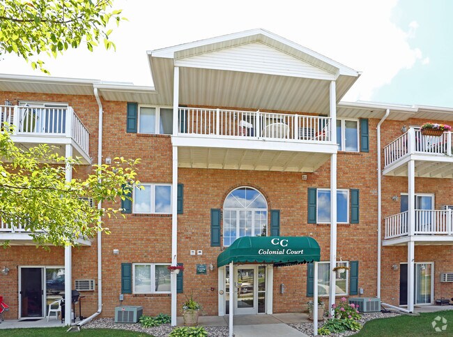 Photo - Colonial Court Apartments