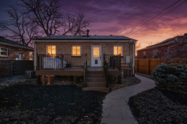 Photo - Available NOW! 3 Bedroom 2 Bath Beautiful Home in Sunny Side!