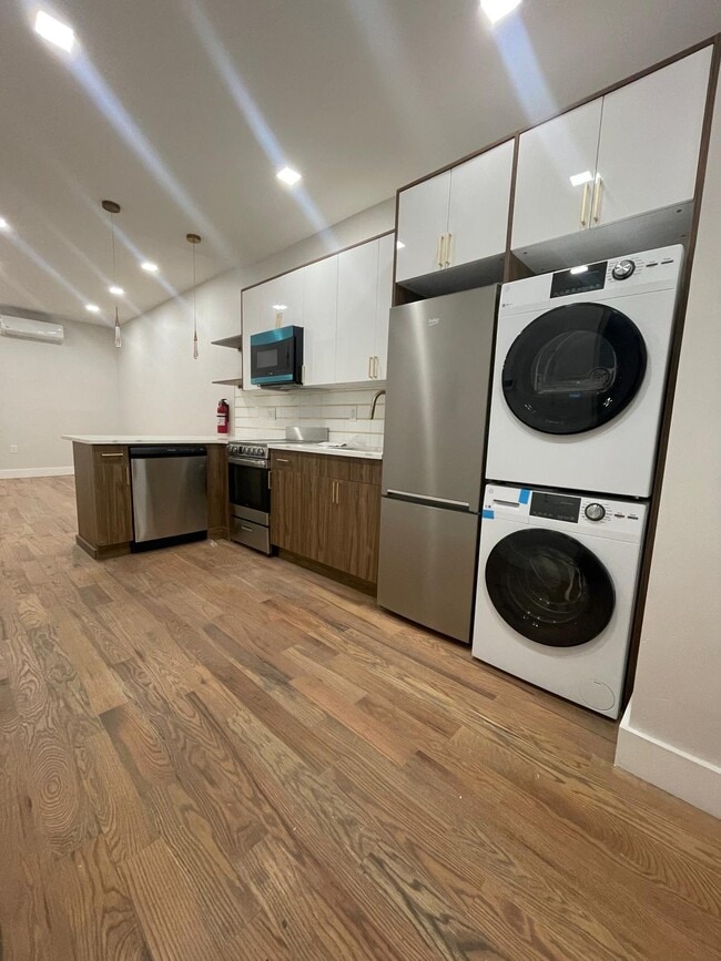 128 St Pauls Ave Unit 1R - 129 Saint Pauls Ave Unit 2L