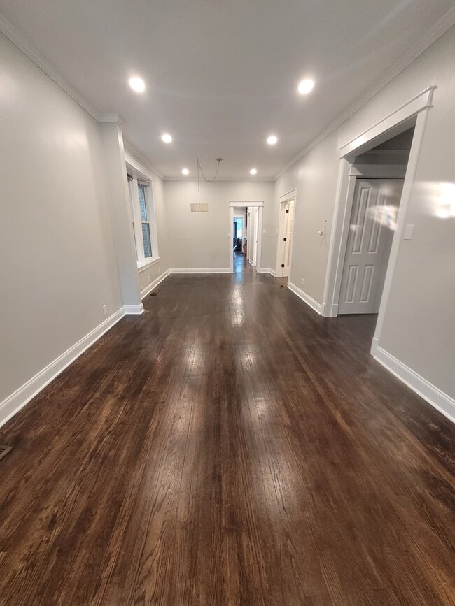 Building Photo - 4317 N Ashland Ave Unit 1 Rental