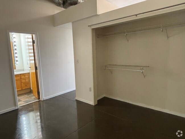 Building Photo - 376 Nelson St SW Rental