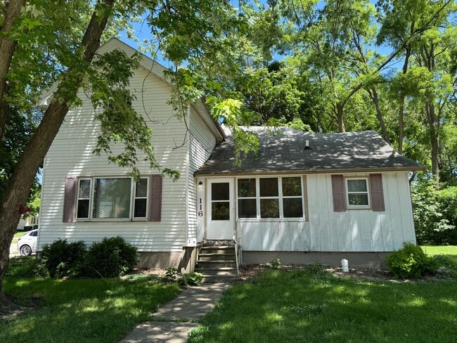 Charming 3 bedroom - 2 bath house in Normal - Charming 3 bedroom - 2 bath house in Normal