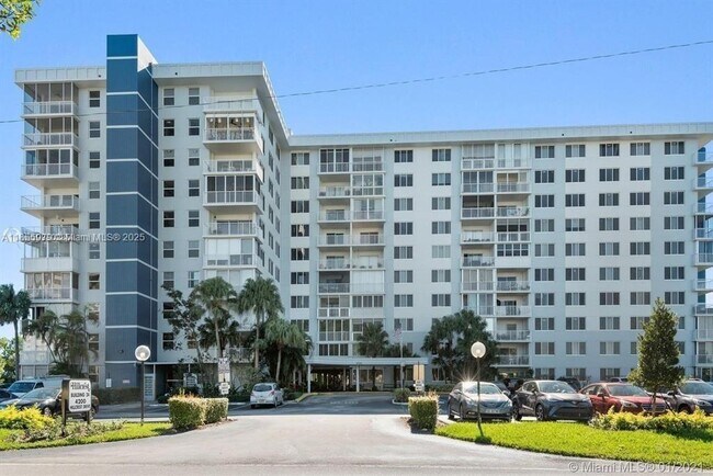 Photo - 4200 Hillcrest Dr Unit 800