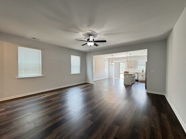 Photo - 211 Surrey Oak Ln