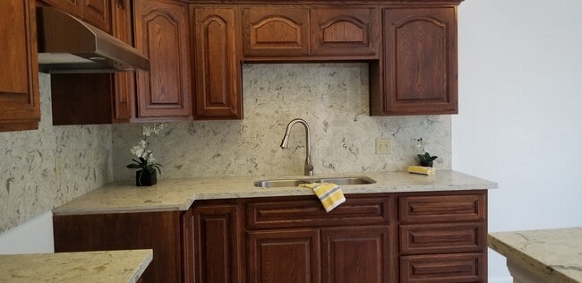 Cocina - 1438 E 8th St Unidad Charming 2 bedroom