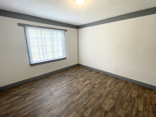 Photo - 4 Bedroom Home with garage/workshop combo (has electricity)