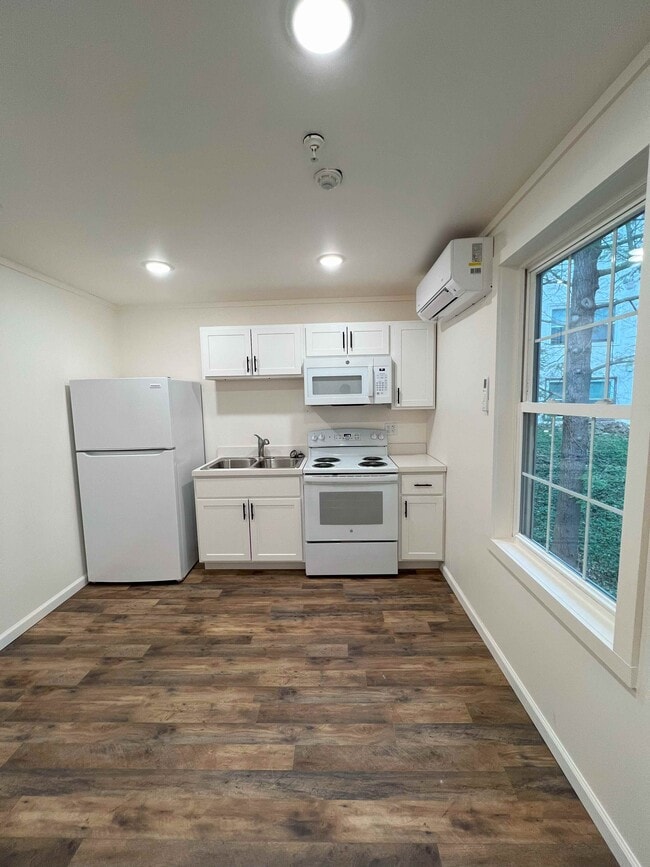 Photo - 509 Wyckoff Rd