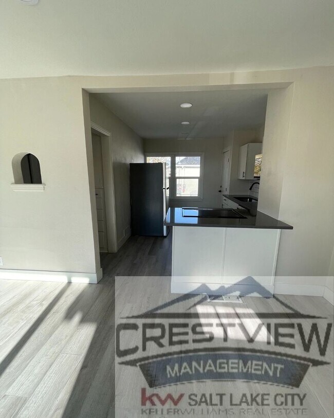 Photo - Theall Triplex Unit 986