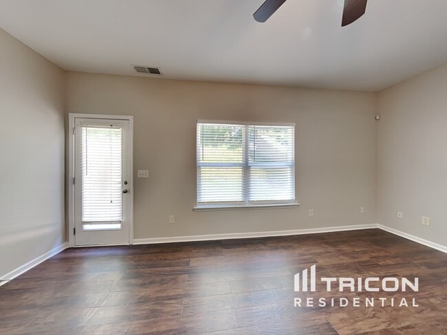 Photo - 102 Hill Crest Cir