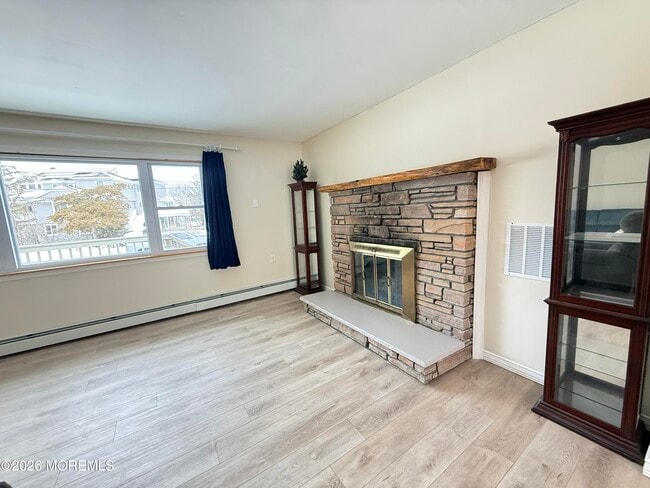 Photo - 63 Shorewood Dr