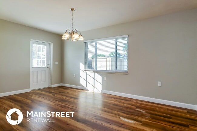 Photo - 121 Sunlit Cove Dr NE