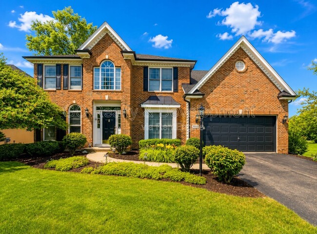 Building Photo - 882 Clarendon Ln