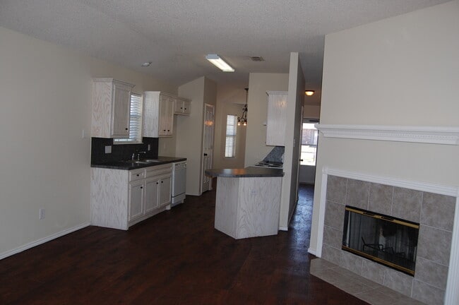 Photo - Stylish 3/2/2 Home with Fireplace and Cove...