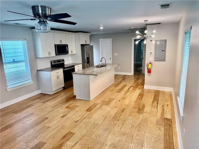 Photo - 946 Hubbard St SW