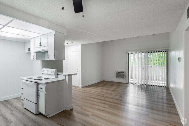 2BR, 1BA - 965SF