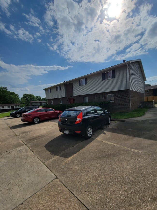 Photo - Knotts / Camelot Apartments