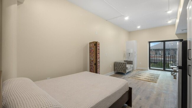 Photo - Beautiful Studio and One Bedrooms West Gra...