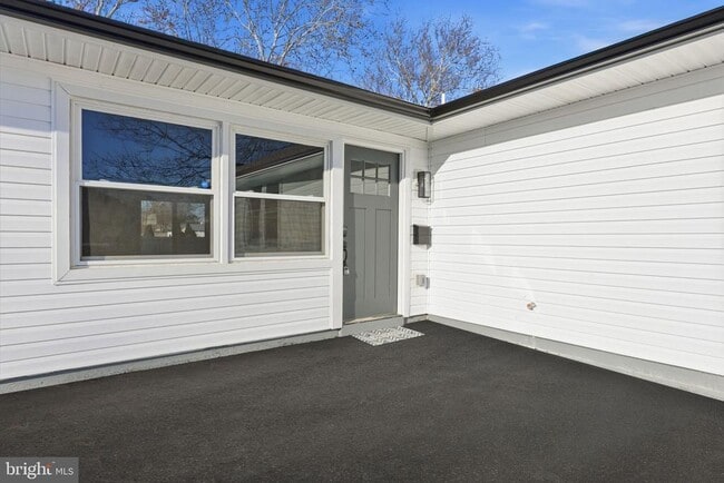 Building Photo - 68 Daffodil Ln