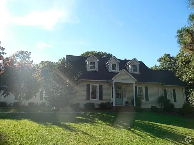 Building Photo - 520 Edinboro Dr Rental
