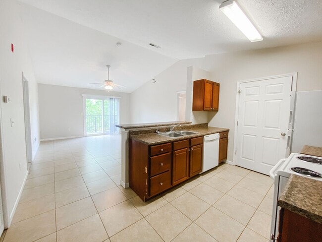 Photo - 440 S Chauncey Ave Unit 3 Bedroom Discounted Pricing